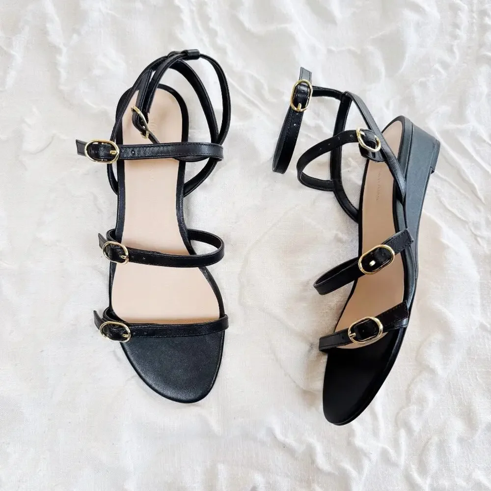 Stuart Weitzman Grecian Buckle Wedge Sandal In Black Leather Size 8 New - Picture 4 of 7
